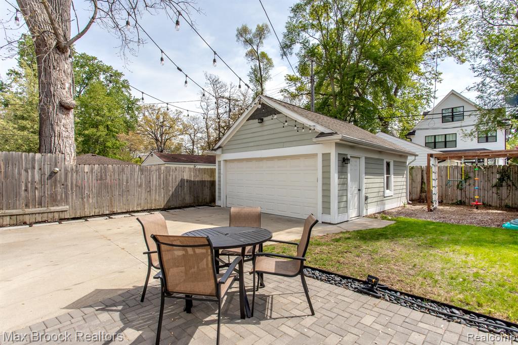 924 N Maple Avenue, Royal Oak, MI 48067 — Photo 56