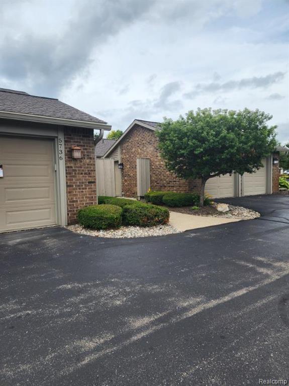 5736 Woodland View, Clarkston, MI — Photo 2