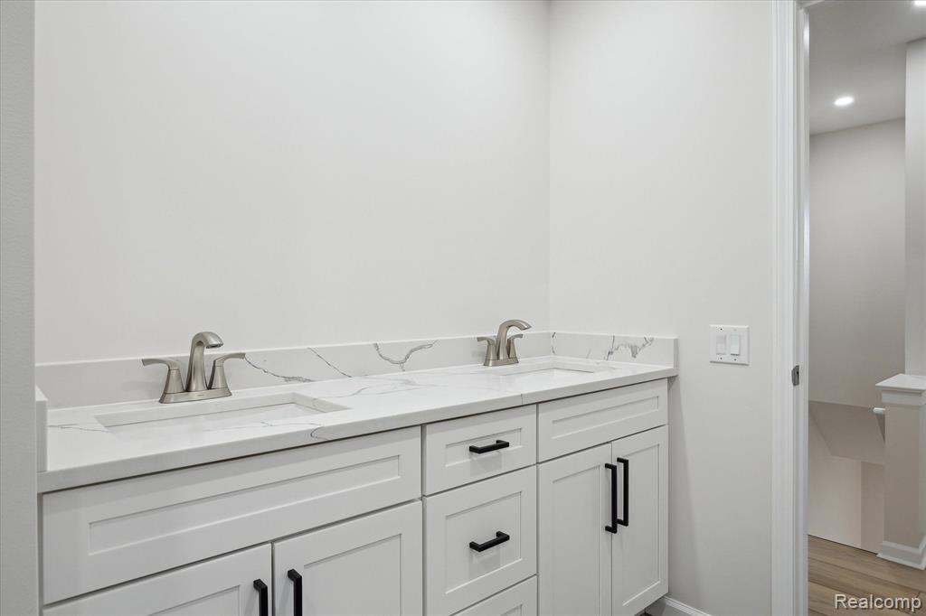 5614 BAYSWATER Road, West Bloomfield, MI — Photo 13