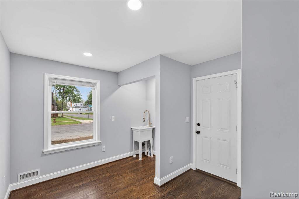 10001 Greensboro Street, Detroit, MI 48224 — Photo 15