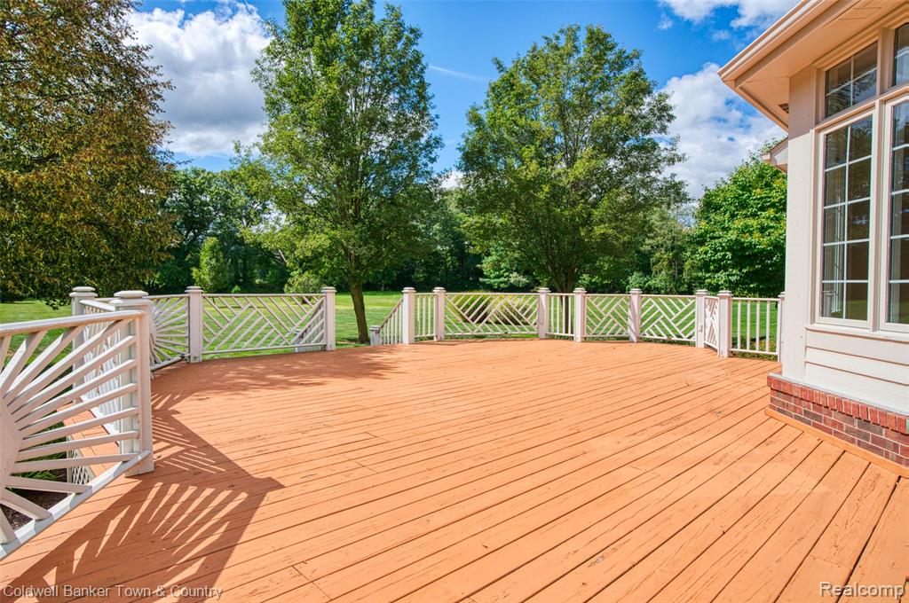 4692 Edinburgh Drive, Howell, MI 48843 — Photo 36