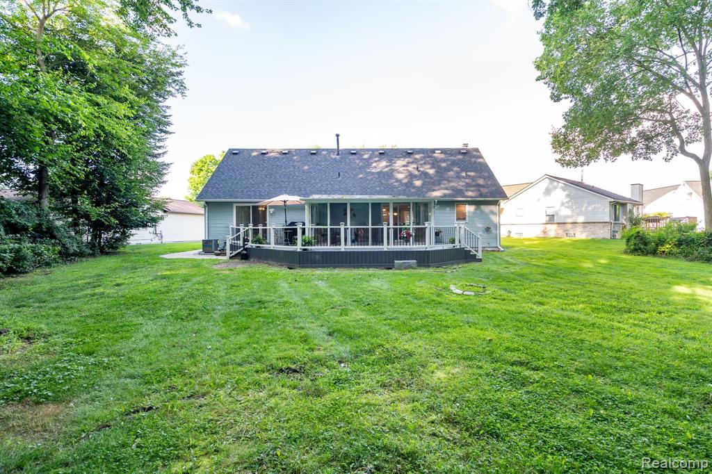 8213 EMERALD Lane W, Westland, MI — Photo 40