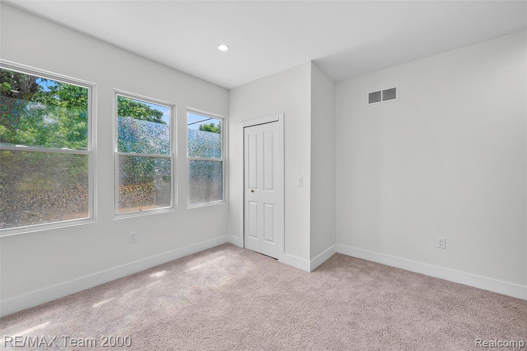 616 ENGLEWOOD Street, Detroit, MI 48202 — Photo 18