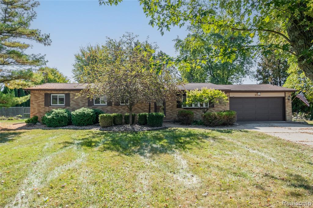 9336 E Bristol Road, Davison, MI 48423 — front exterior