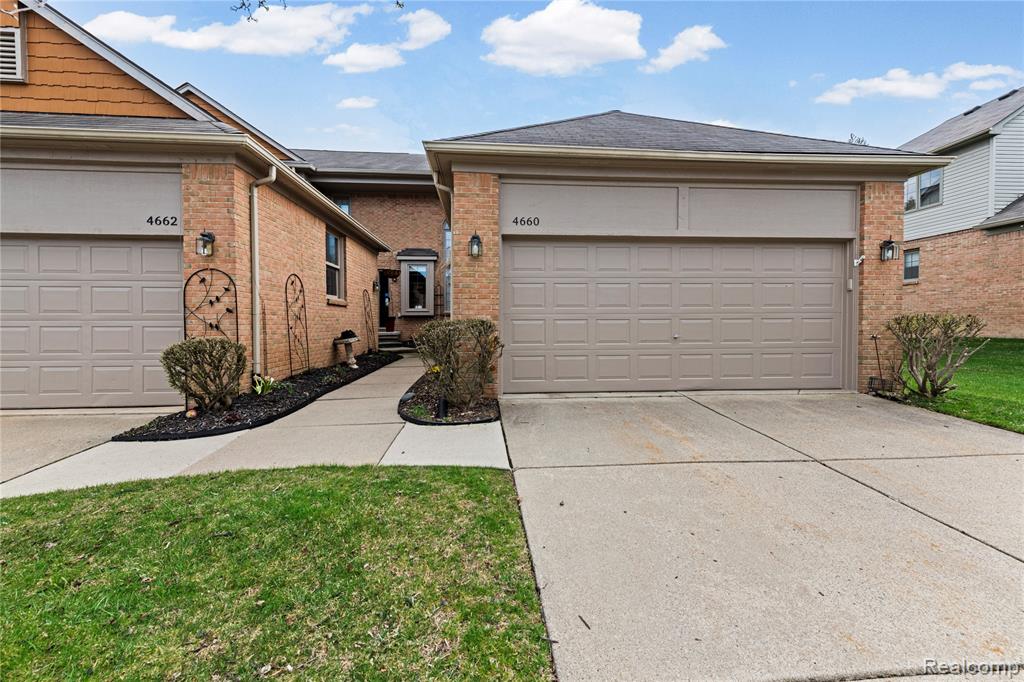 4660 Royal Cove Drive, 5, Utica, MI 48316 — Photo 3