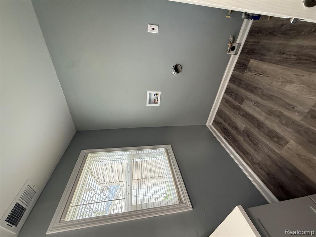 3336 Leta Avenue, Burton, MI 48529 — Photo 19