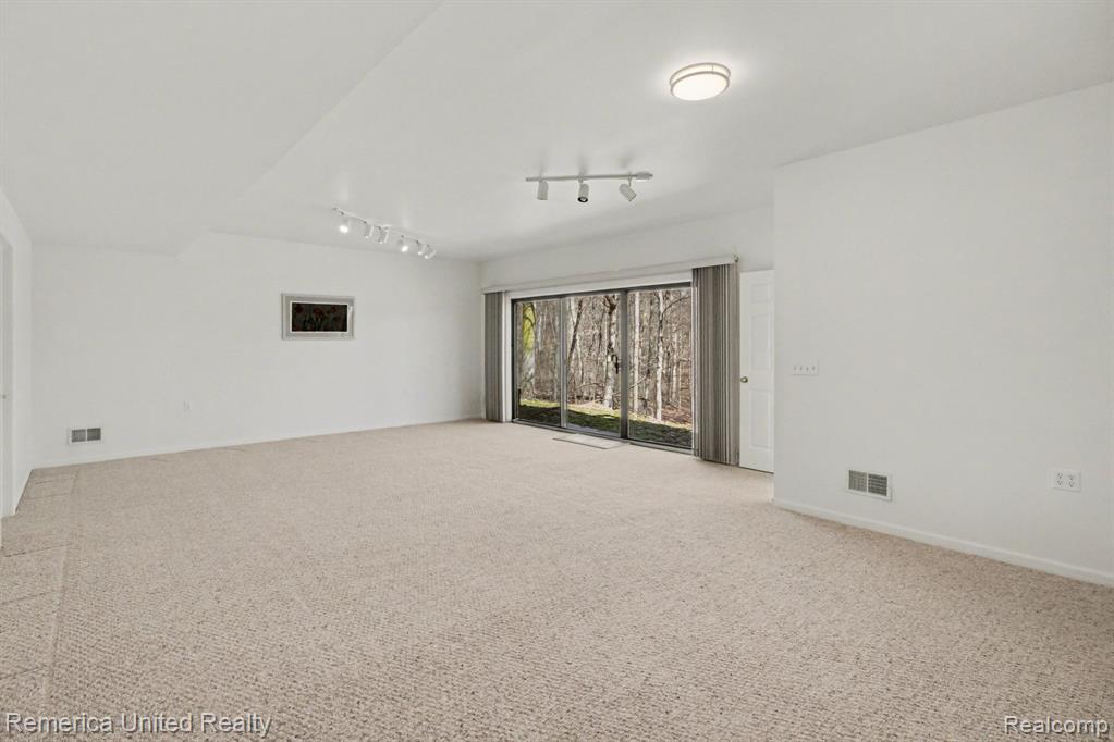 7184 Westchester Road, 125, West Bloomfield, MI — Photo 22