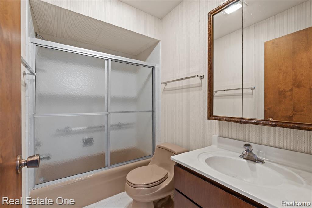 2 Brookwood Lane, Dearborn, MI 48120 — Photo 12
