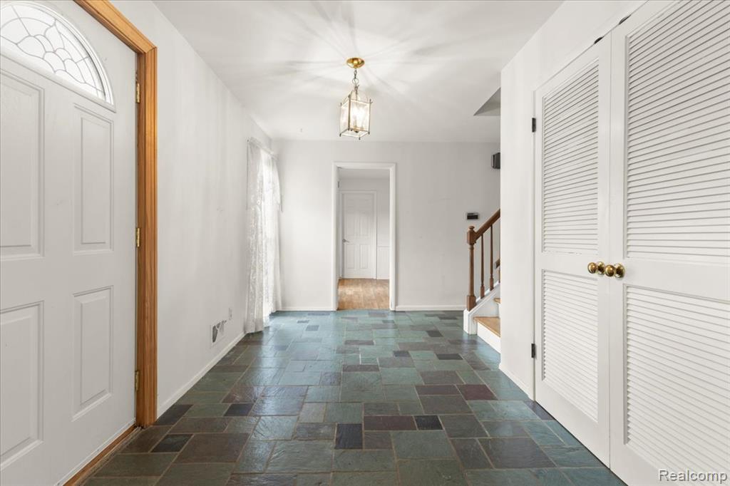 5710 Hobnail Circle, West Bloomfield, MI — Photo 9