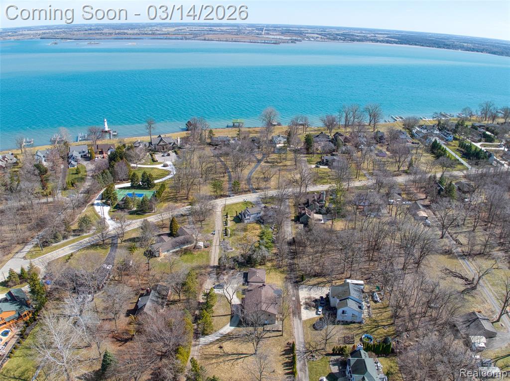 19580 Parke Lane, Grosse Ile, MI 48138 — Photo 2