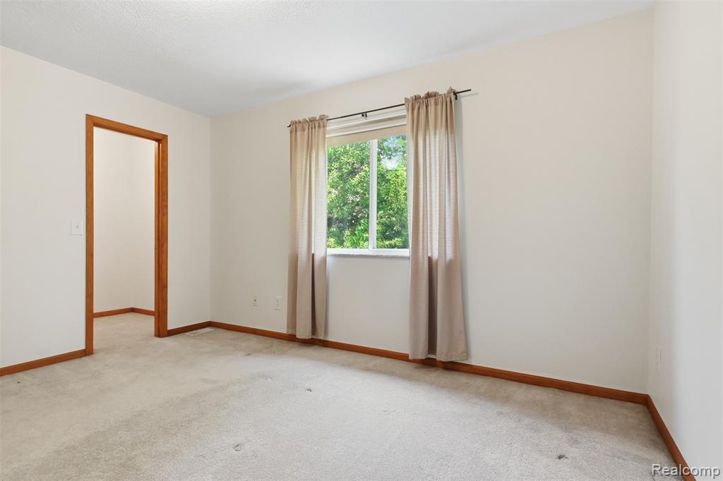 4482 Pleasant Valley Road, Brighton, MI 48114 — Photo 17
