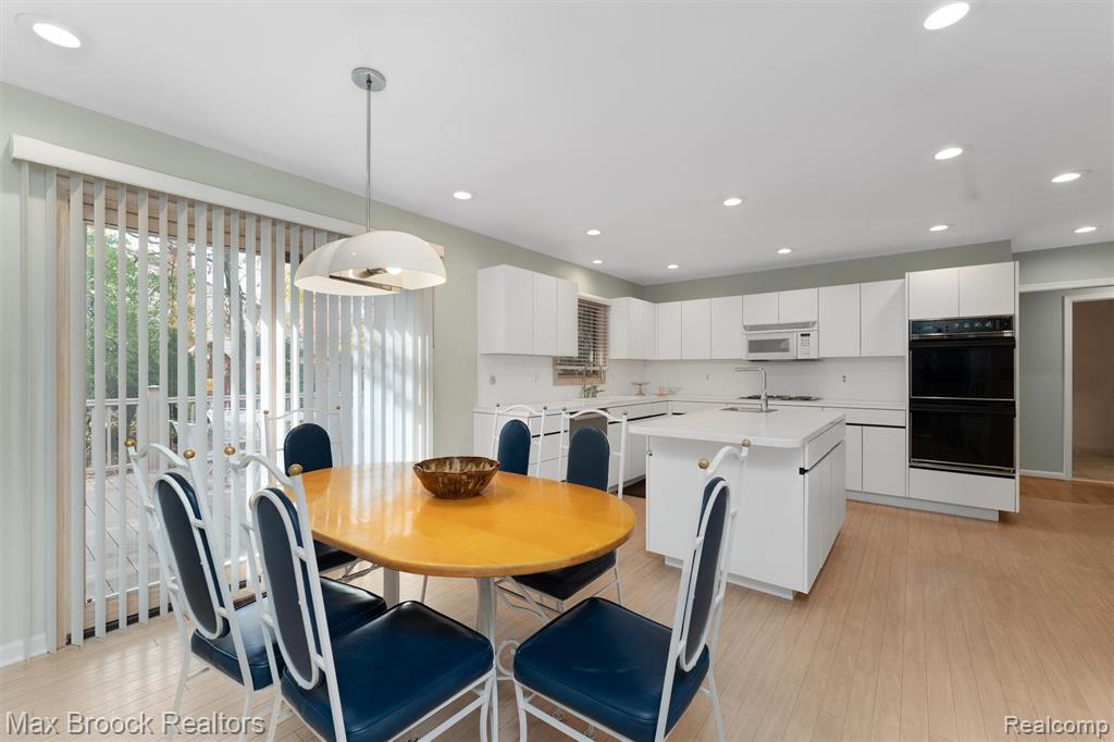 5946 Cherry Crest Drive, West Bloomfield, MI — Photo 14