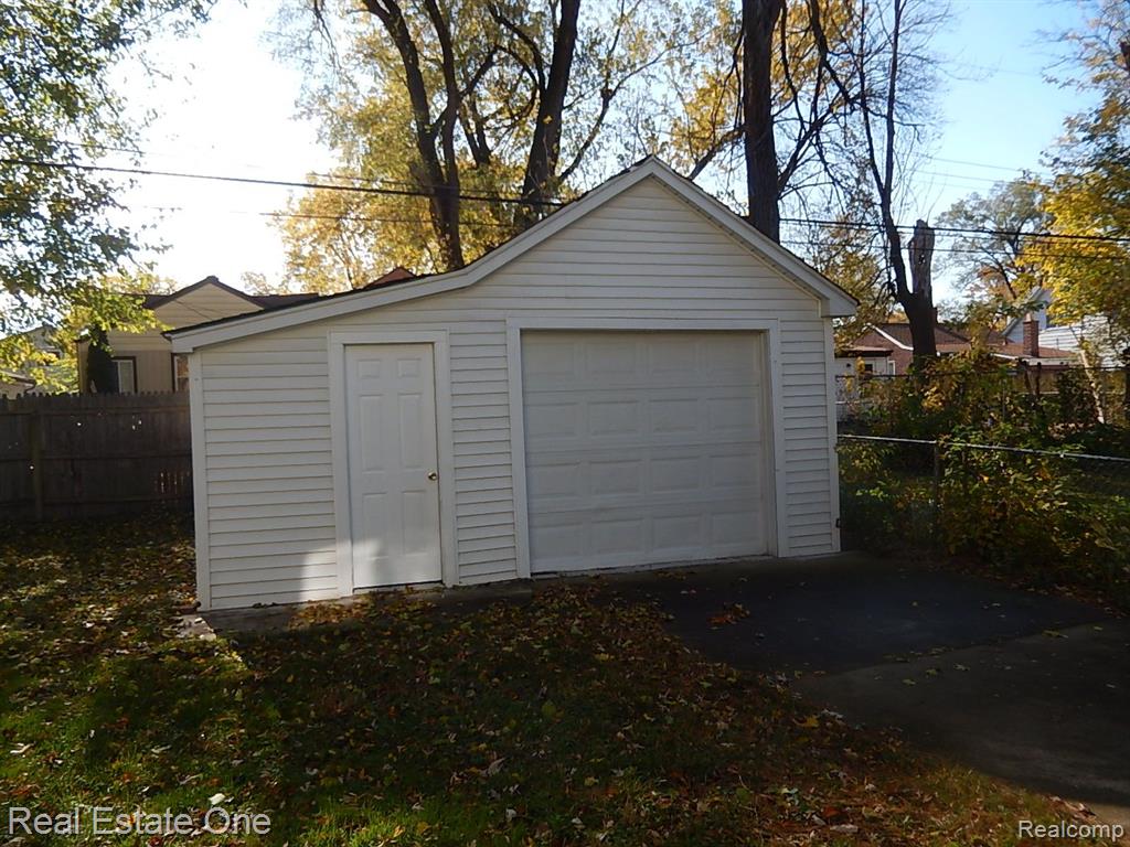 7060 ORCHARD Avenue, Warren, MI 48091 — Photo 24