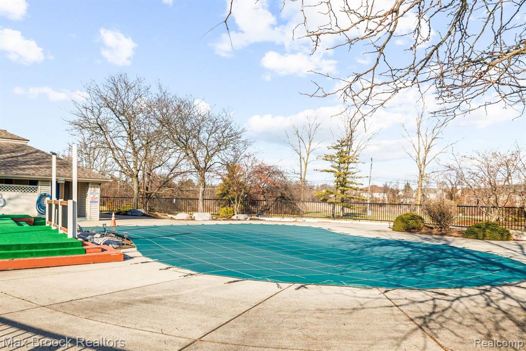 31162 Country Way, Farmington Hills, MI 48331 — Photo 27