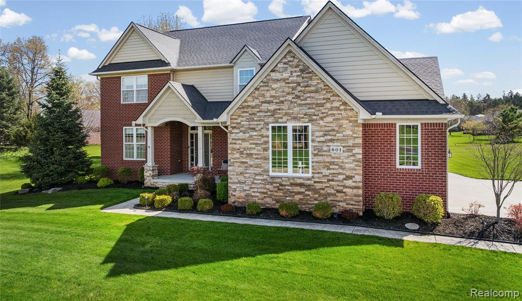 801 Watersmeet Drive, Oxford, MI 48371