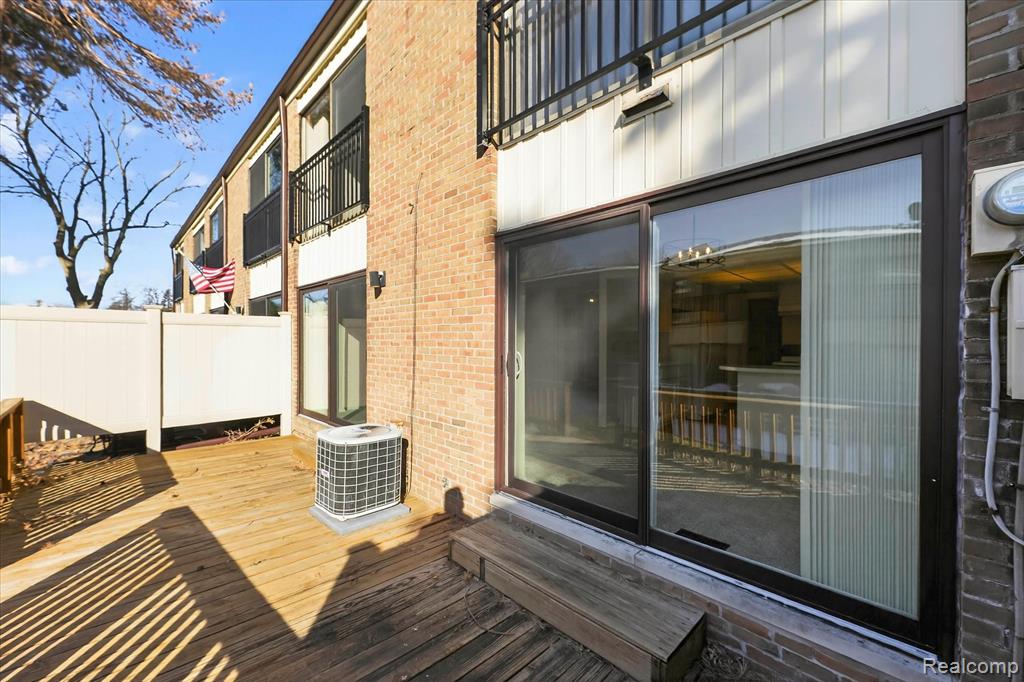 18268 University Park Drive, Livonia, MI, 48152