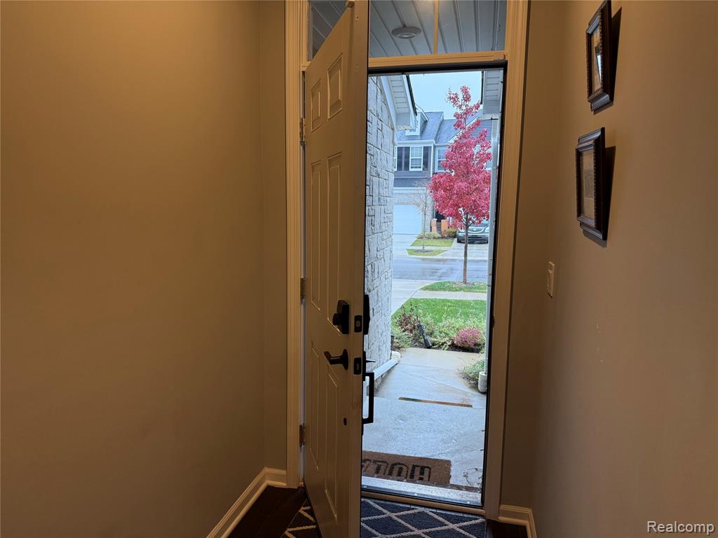 4811 Broomfield Way, Lake Orion, MI — Photo 3