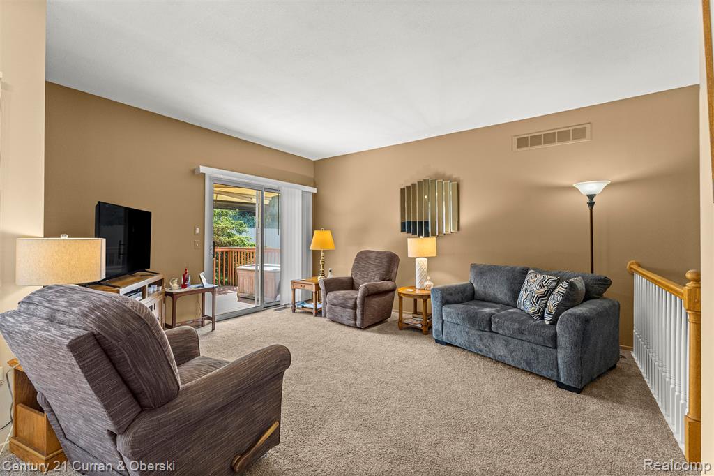 698 Ravencrest Lane, Westland, MI — Photo 15