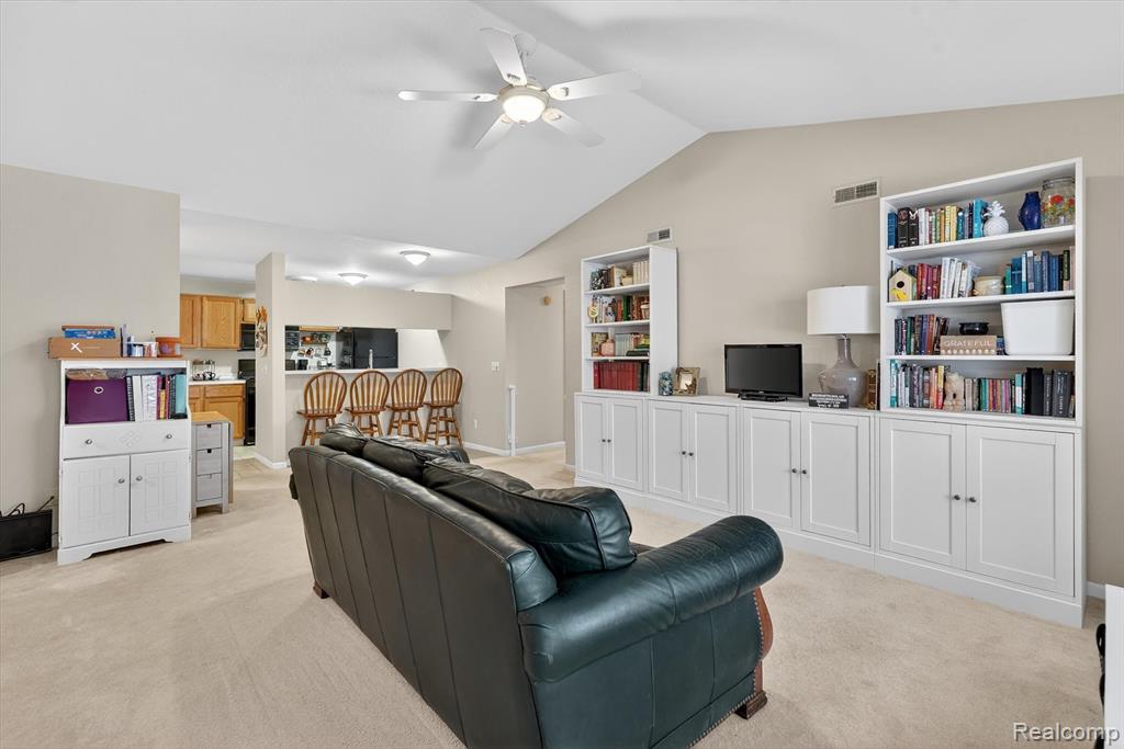 613 Curzon Court, 203, Howell, MI 48843 — Photo 6