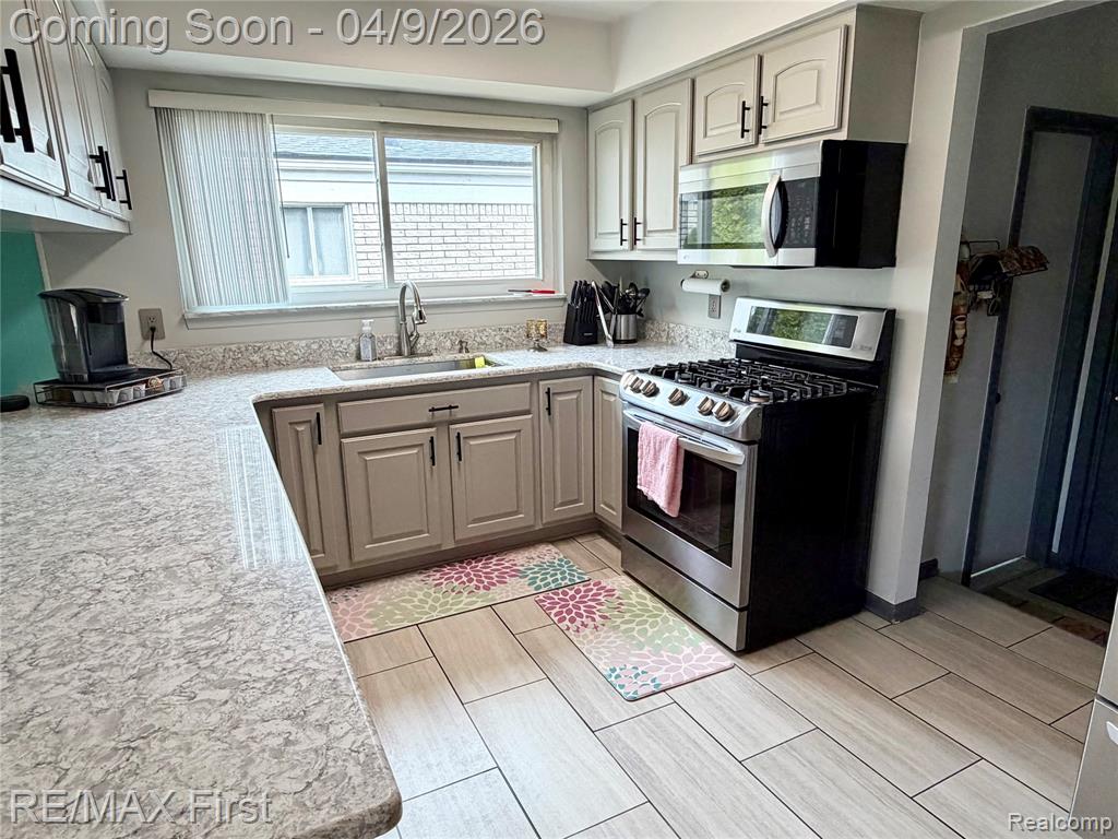 39641 Edgemont Drive, Sterling Heights, MI 48310 — Photo 9