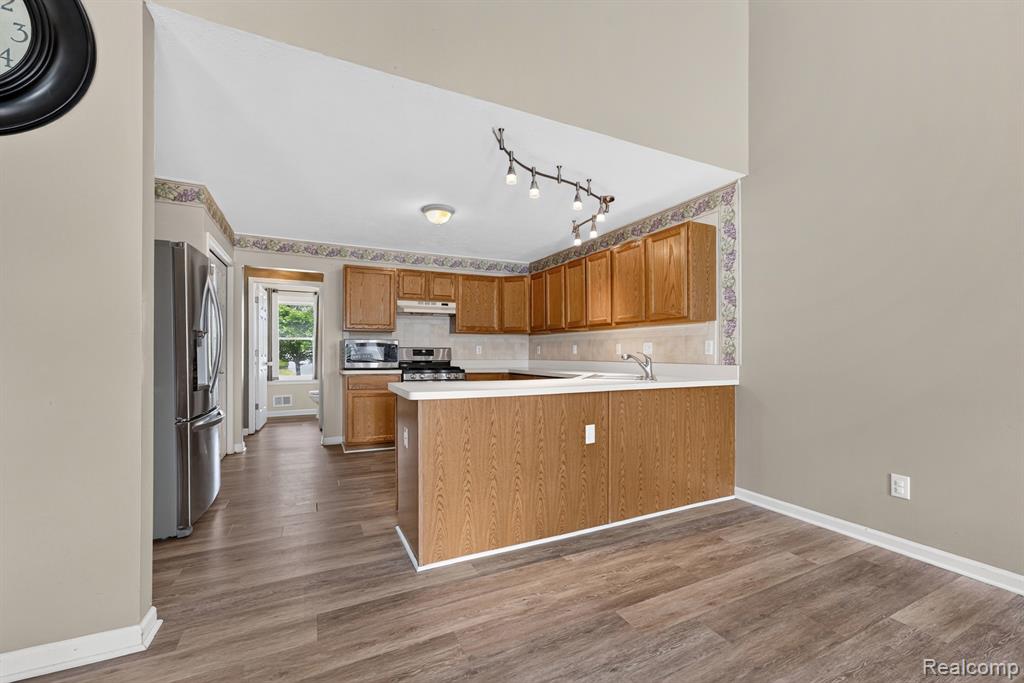 27681 MILL CREEK Drive, Brownstown, MI 48183 — Photo 9