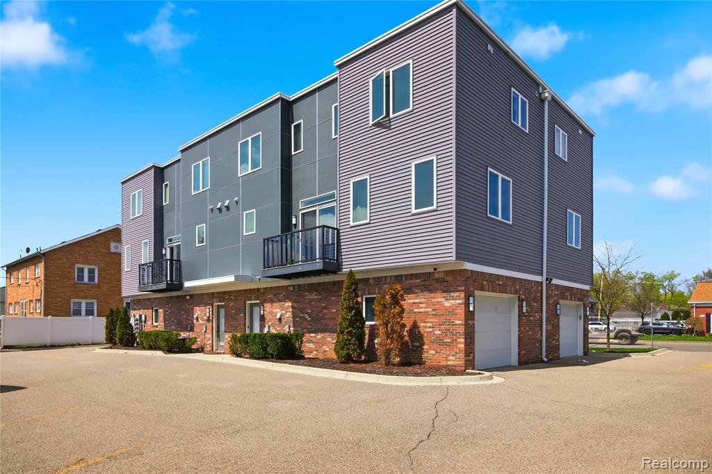 4221 W 14 Mile Road, Royal Oak, MI 48073 — Photo 2
