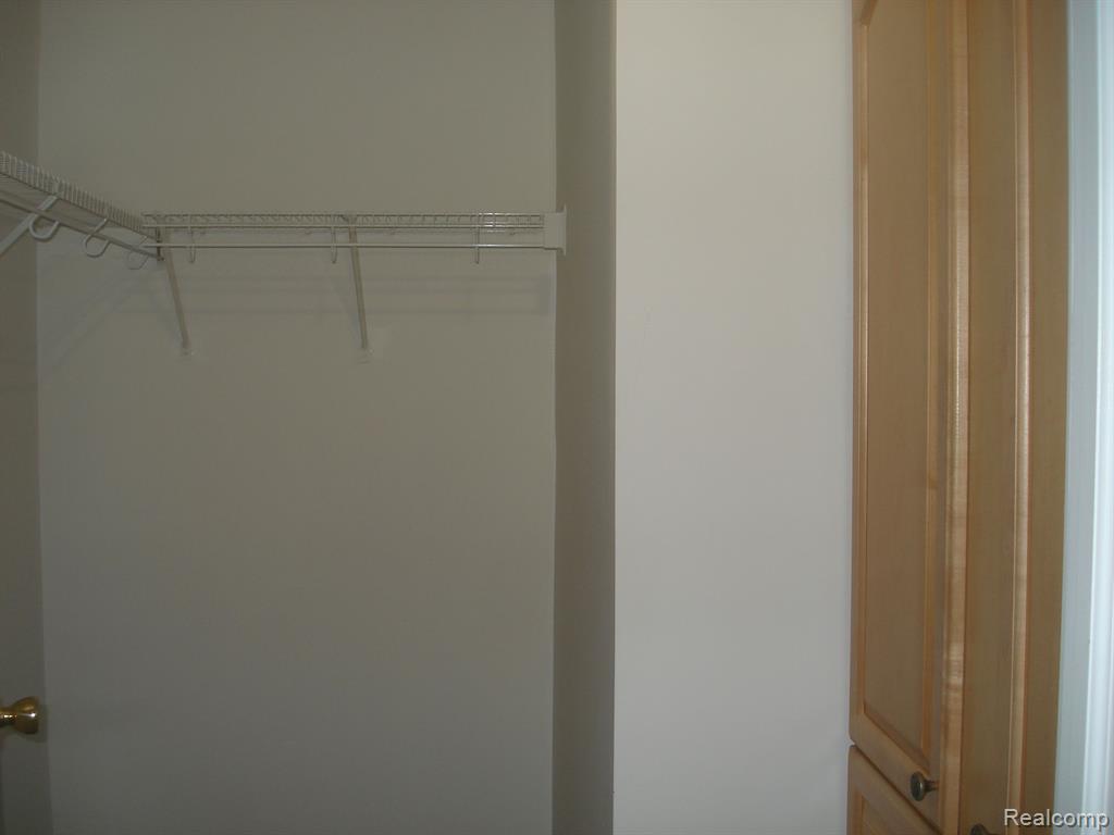 1924 FLAGSTONE Circle, Rochester, MI 48307 — Photo 17