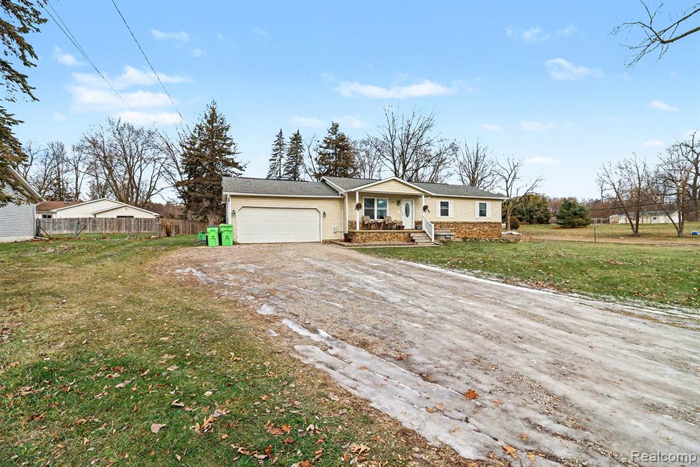 6561 Bennett Lake Road, Fenton, MI 48430 — Photo 2