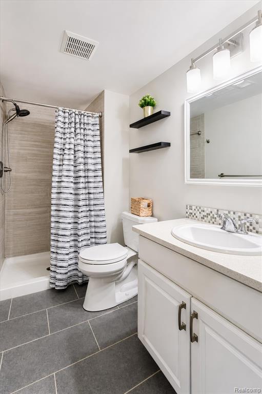 61025 Greenwood Drive, South Lyon, MI 48178 — Photo 22