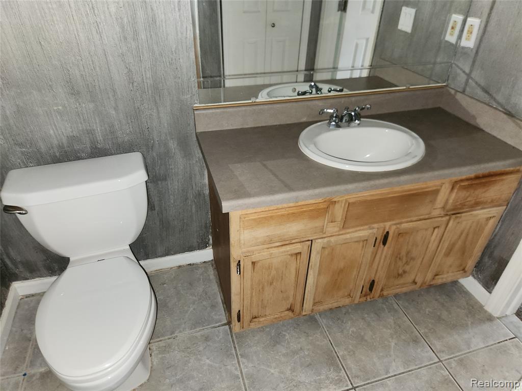 19400 W 11 Mile Road, Lathrup Village, MI 48076 — Photo 33