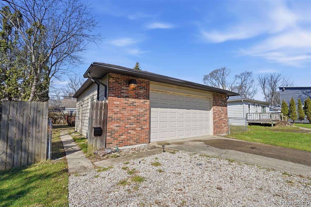 114 Waterly Avenue, Waterford, MI 48328 — Photo 4