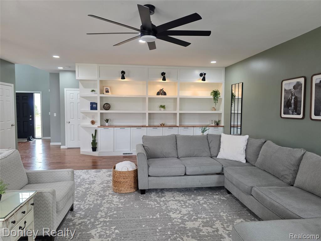 10376 Valley Drive, Goodrich Vlg, MI — Photo 13
