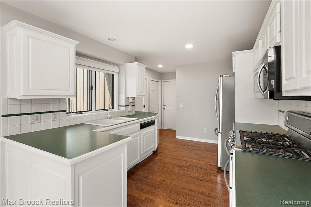 1317 Castlewood Drive, White Lake, MI — Photo 11