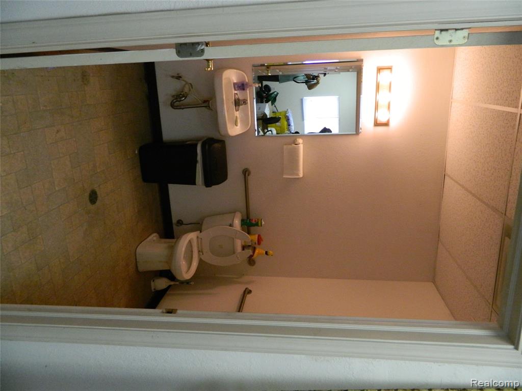 10376 N Roscommon Road, Roscommon, MI 48653 — Photo 3