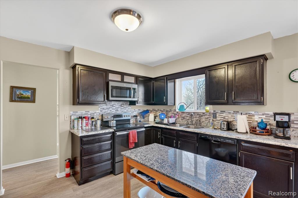 1109 Roods Lake Road, Lapeer, MI 48446 — Photo 13