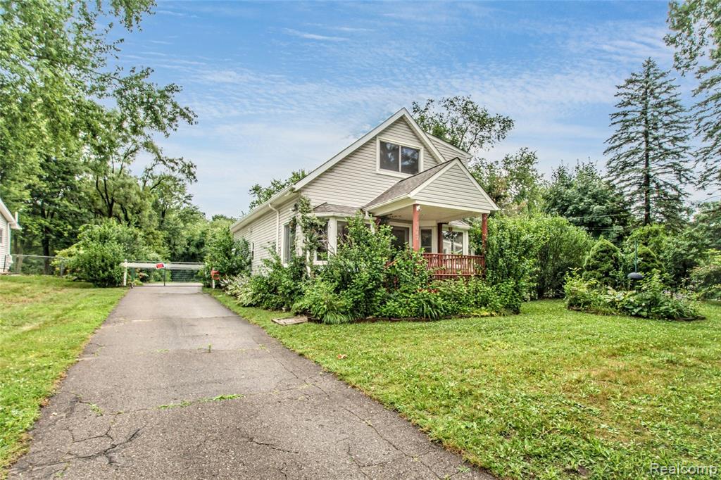 9042 Gale Road, White Lake, MI — Photo 4