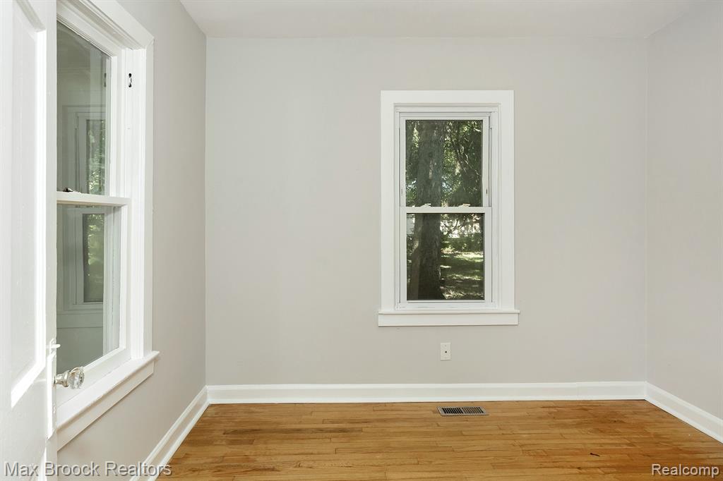 594 ANDRESEN Court, Hazel Park, MI 48030 — Photo 9