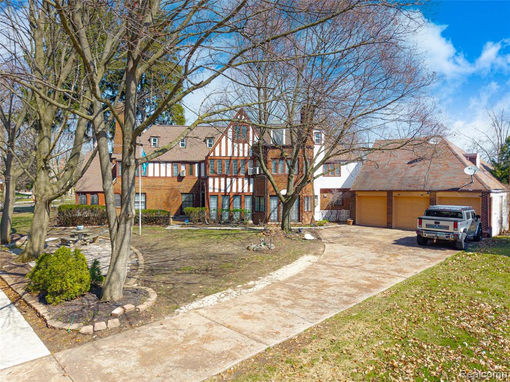 1735 LINCOLNSHIRE Drive, Detroit, MI, 48203