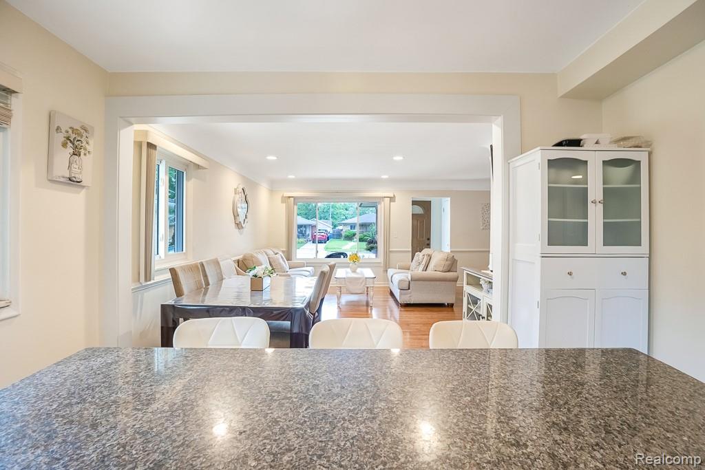 8100 Lochdale Street, Dearborn Heights, MI 48127 — Photo 52