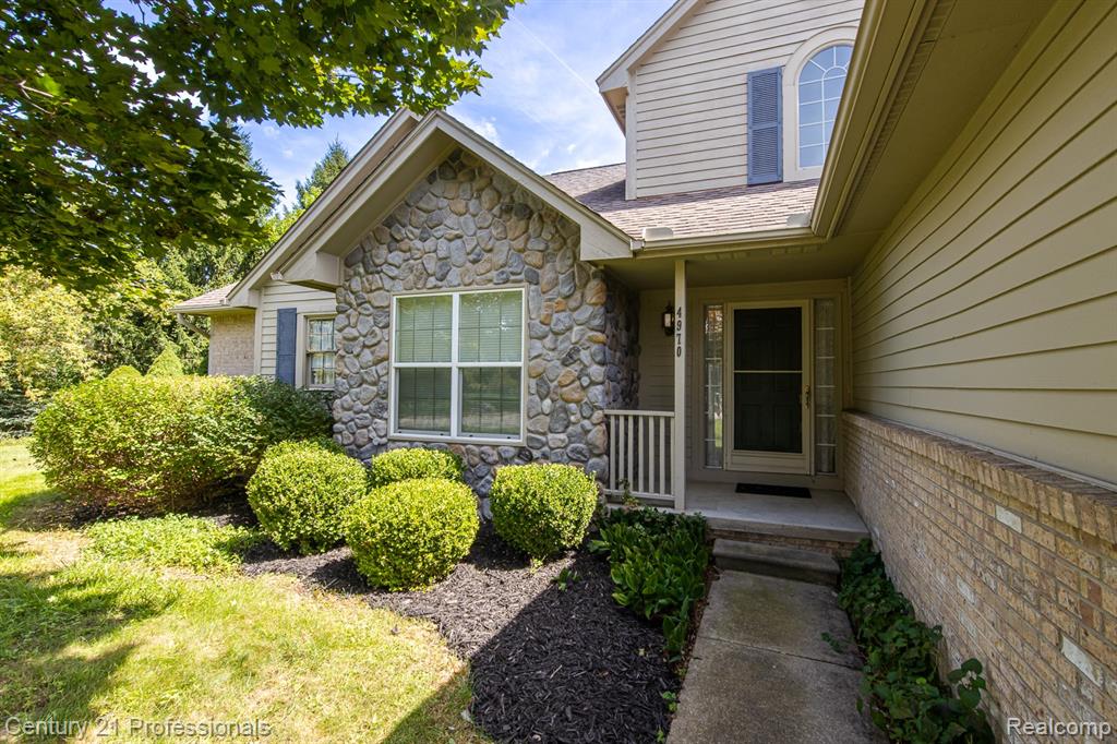 4970 Fox Chase Drive, White Lake, MI 48383 — Photo 5