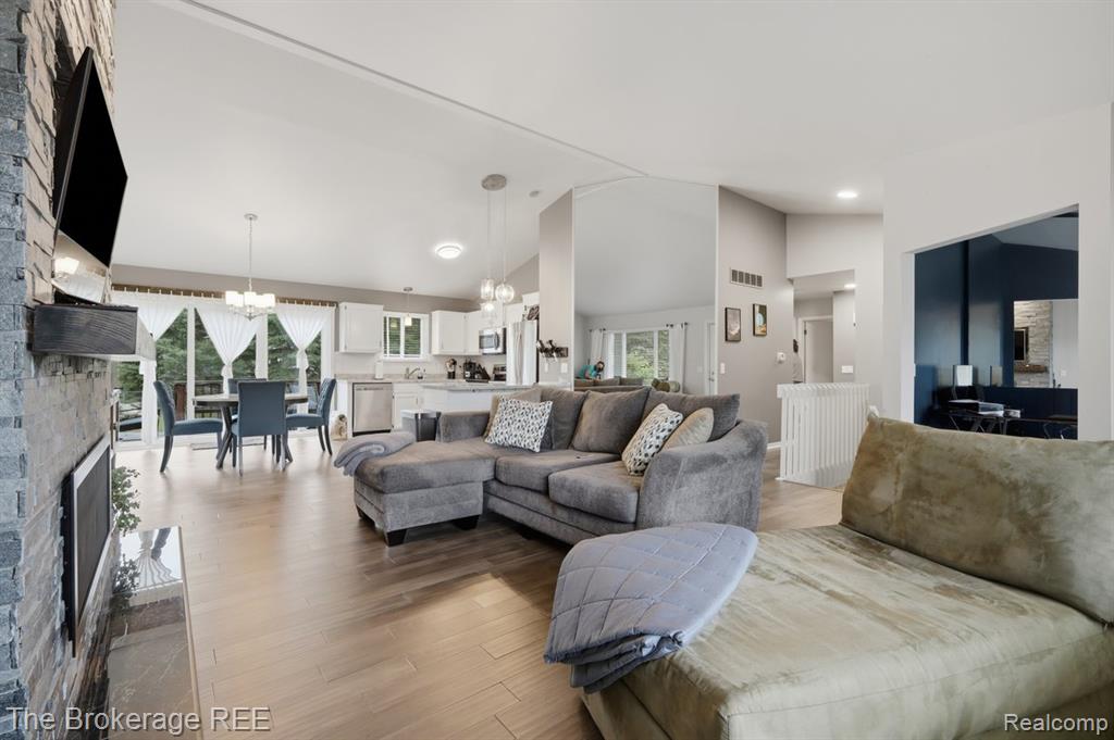 6060 Hearthside Place, Grand Blanc, MI 48439 — Photo 11