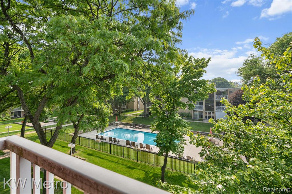 4909 Crooks Road, E8, Royal Oak, MI 48073 — Photo 10