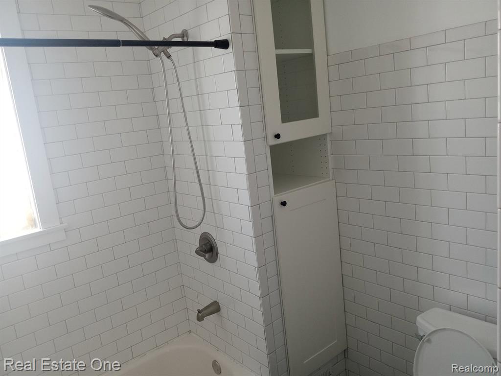 2454 Florian Street, Hamtramck, MI 48212 — Photo 11