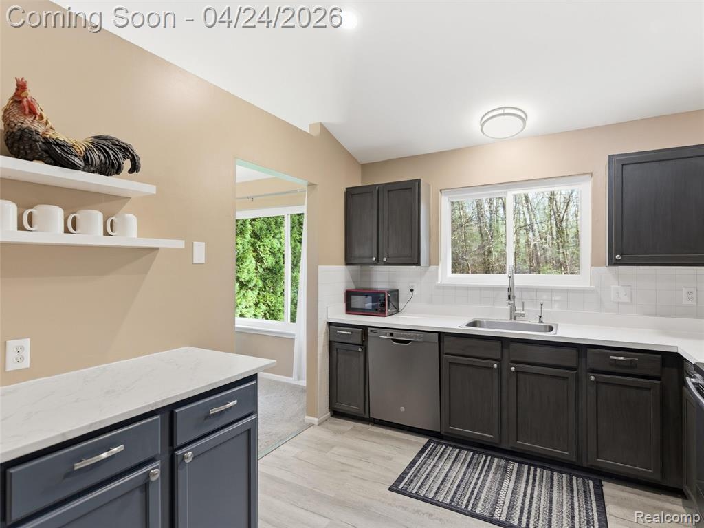 5617 Millpointe Drive, Waterford, MI 48327 — Photo 4