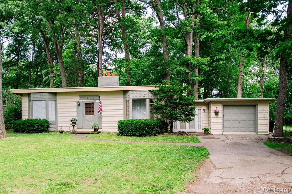 8494 Edgewood Park, Commerce Twp, MI 48382 — front exterior