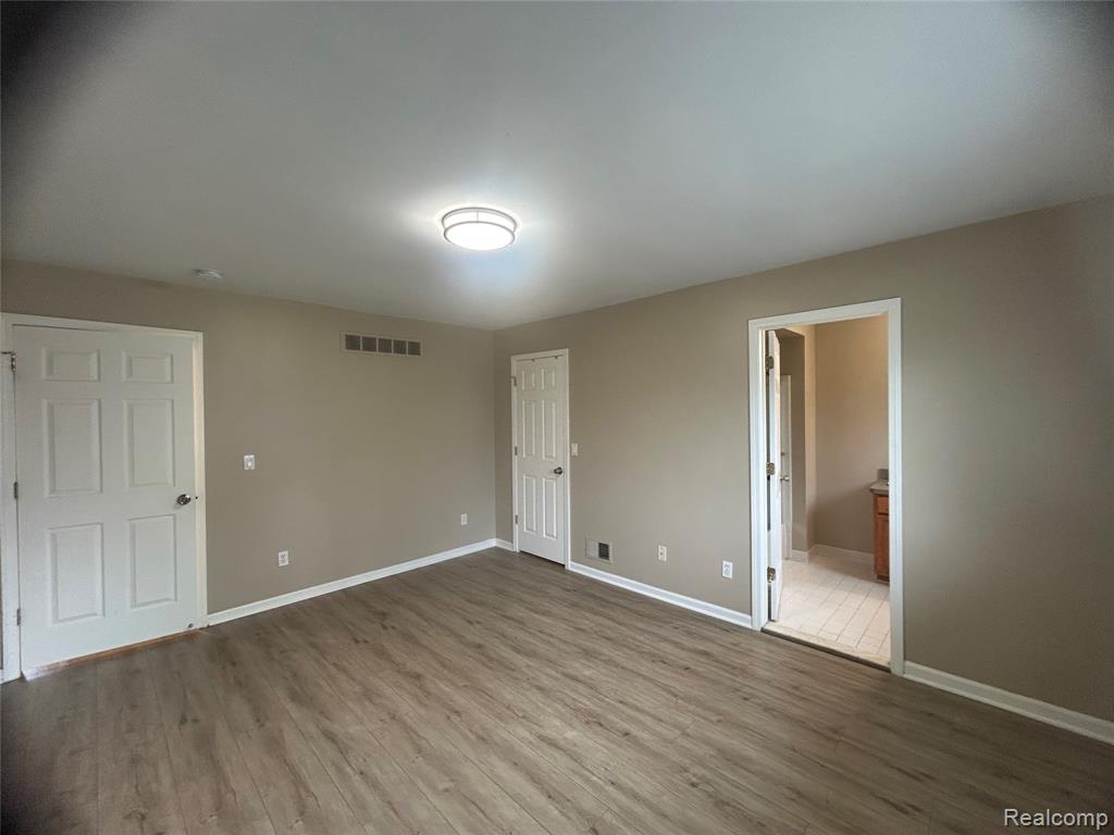 46129 Creekside Boulevard, Macomb, MI 48044 — Photo 8