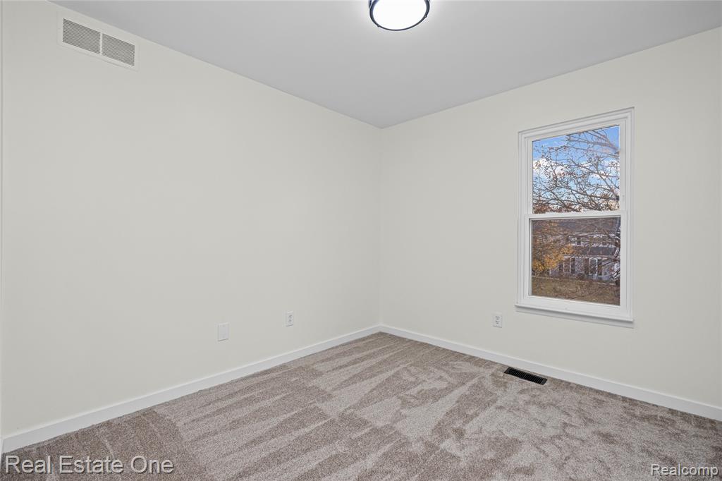 5426 N Piccadilly, West Bloomfield, MI — Photo 48