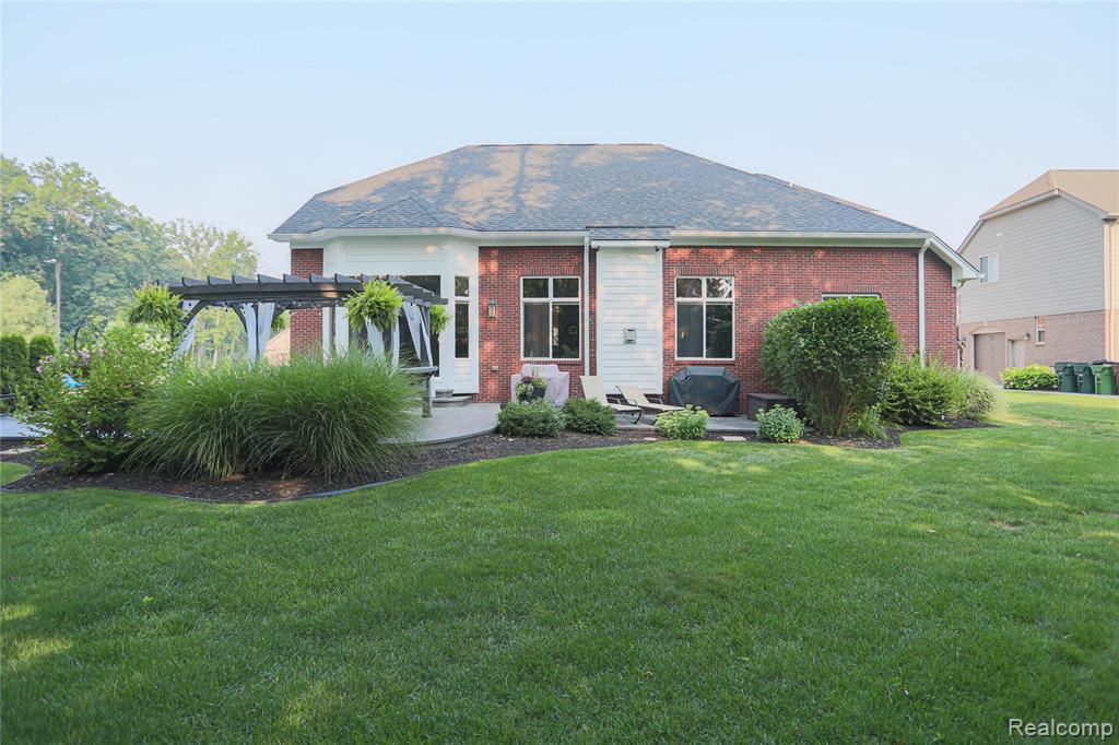 55761 Timbers Edge Drive, Shelby Twp, MI 48316 — Photo 5