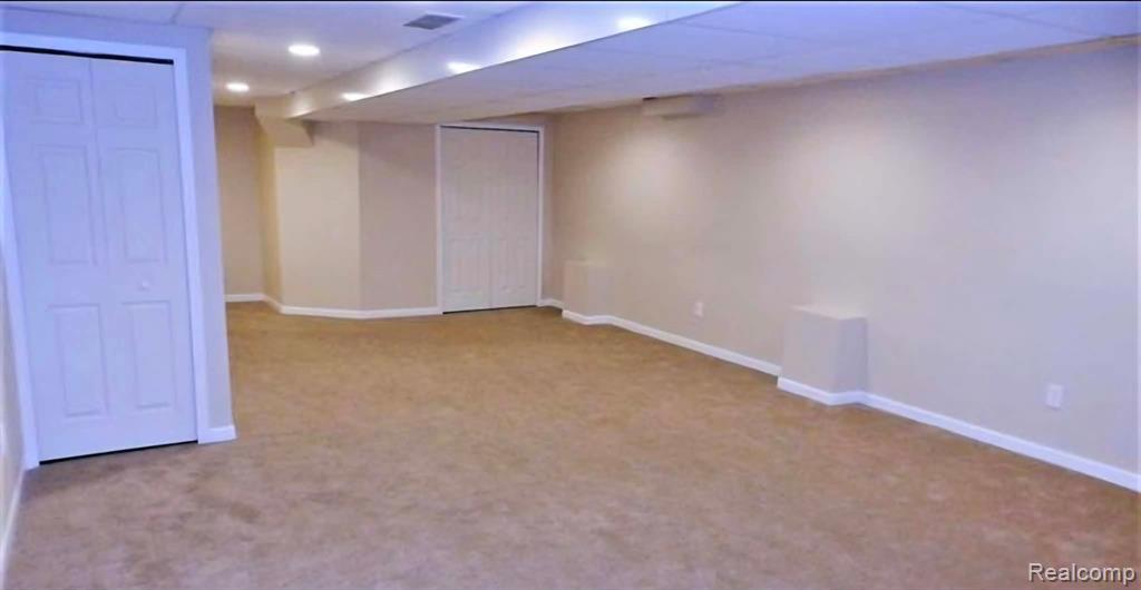 9026 Newport Way, Livonia, MI 48150 — Photo 25