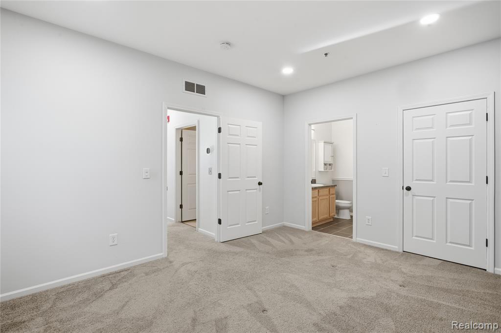 526 Red Oak Court, Walled Lake, MI 48390 — Photo 26